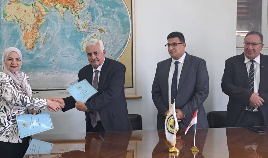 الجمعية الجغرافية المصرية ووزارة الاتصالات توقعان بروتوكولًا لرقمنة كنوزها العلمية