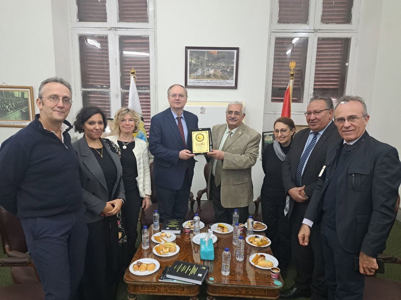 رئيس بعثة الاتحاد الأوروبي في مصر يزور الجمعية الجغرافية المصرية ويبحث آفاق التعاون